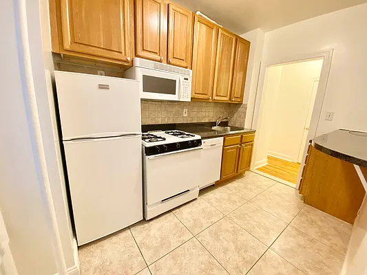 Rented by J PRESTON AND ASSOCIATES INC | media 9