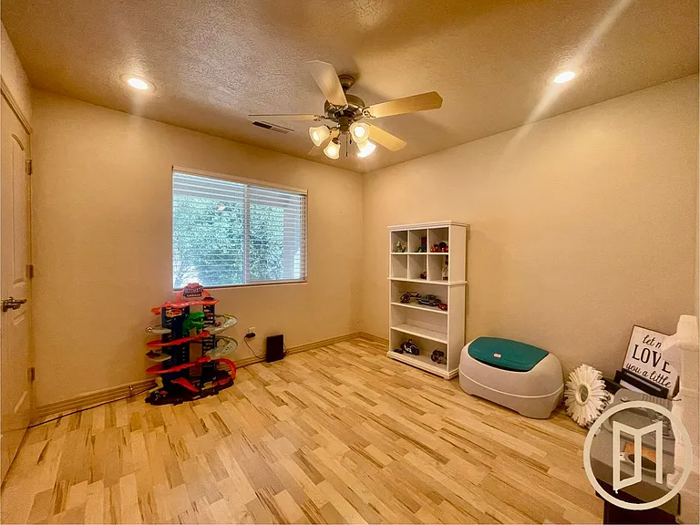 568 N 325 W — Photo 19