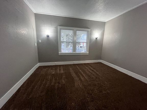 5th image of 1121 W Packard Ave #1