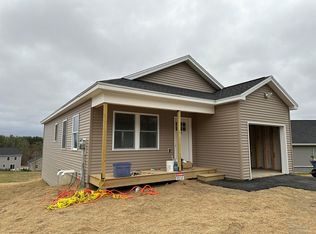 26 Village Cir, Augusta, ME 04330