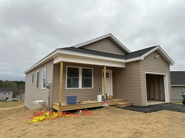 26 Village Circle, Augusta, ME 04330