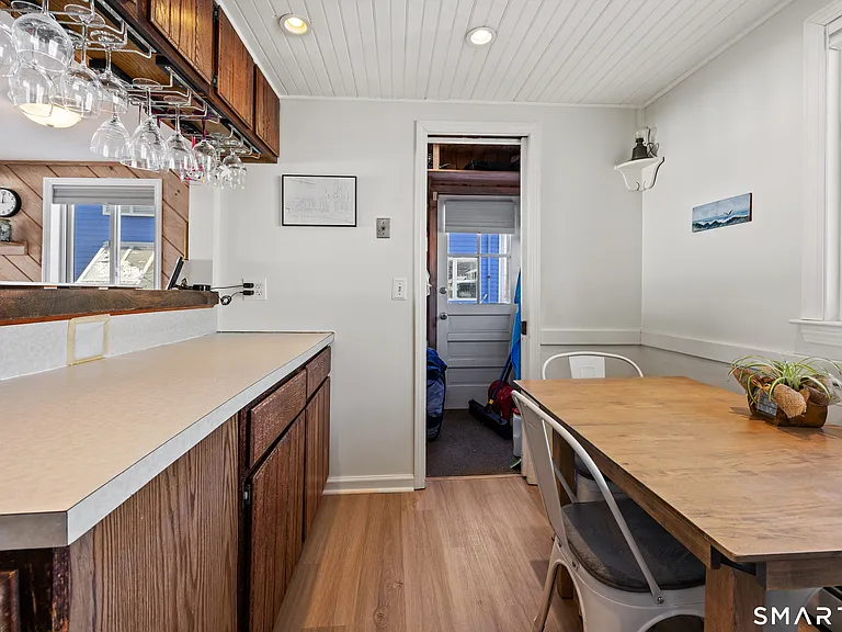 33 Beach Rd W — Photo 13