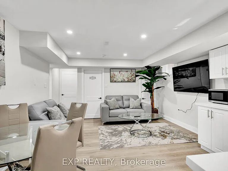 448 Dougall Ave #B — Photo 5