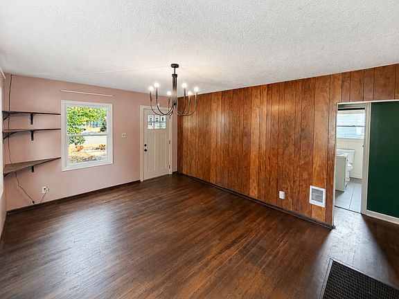 5th image of 2611 SE 153rd Ave