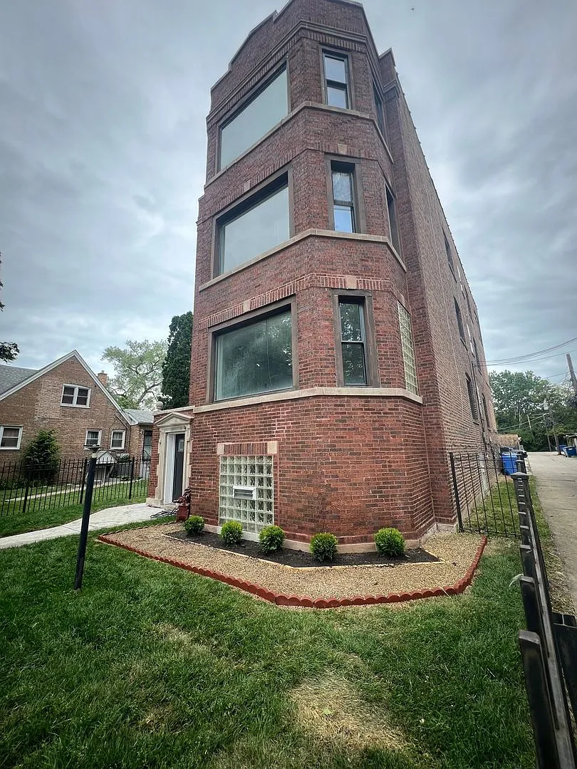 Charming 3BR Condo in Chicago — Photo 2