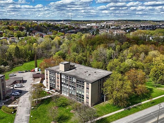 4th image of 400 Champlain Blvd #404