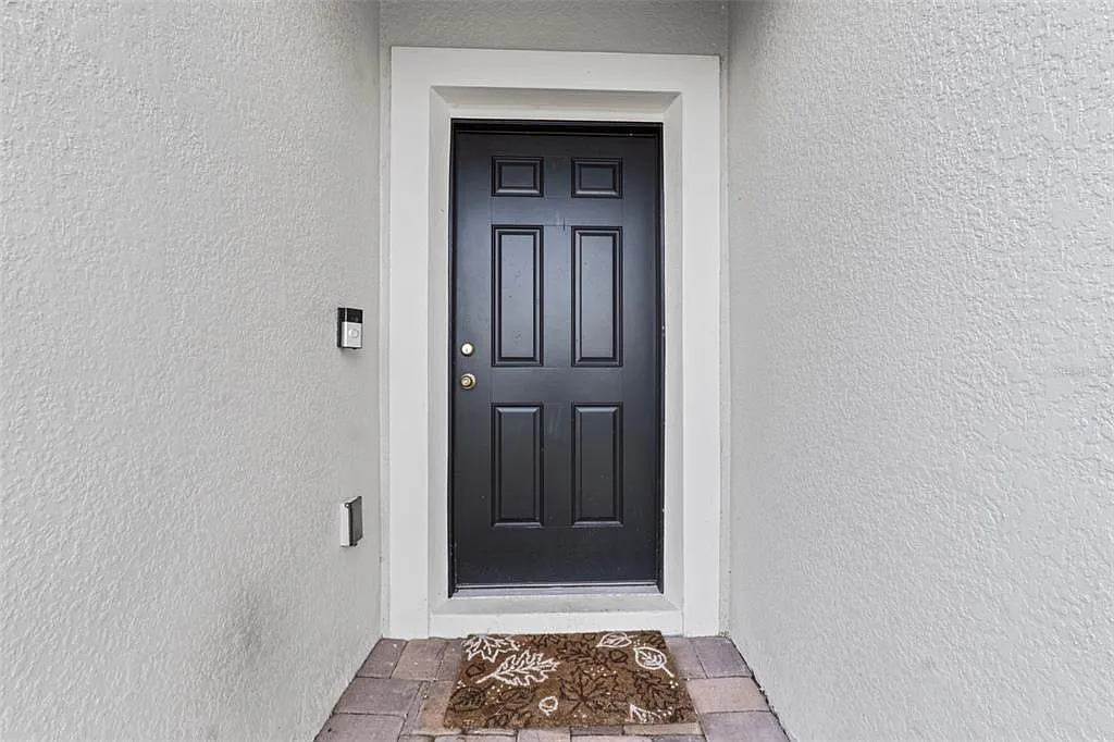 3 bed, 2.0 bath, 1677 sqft, $2,300 — Photo 2