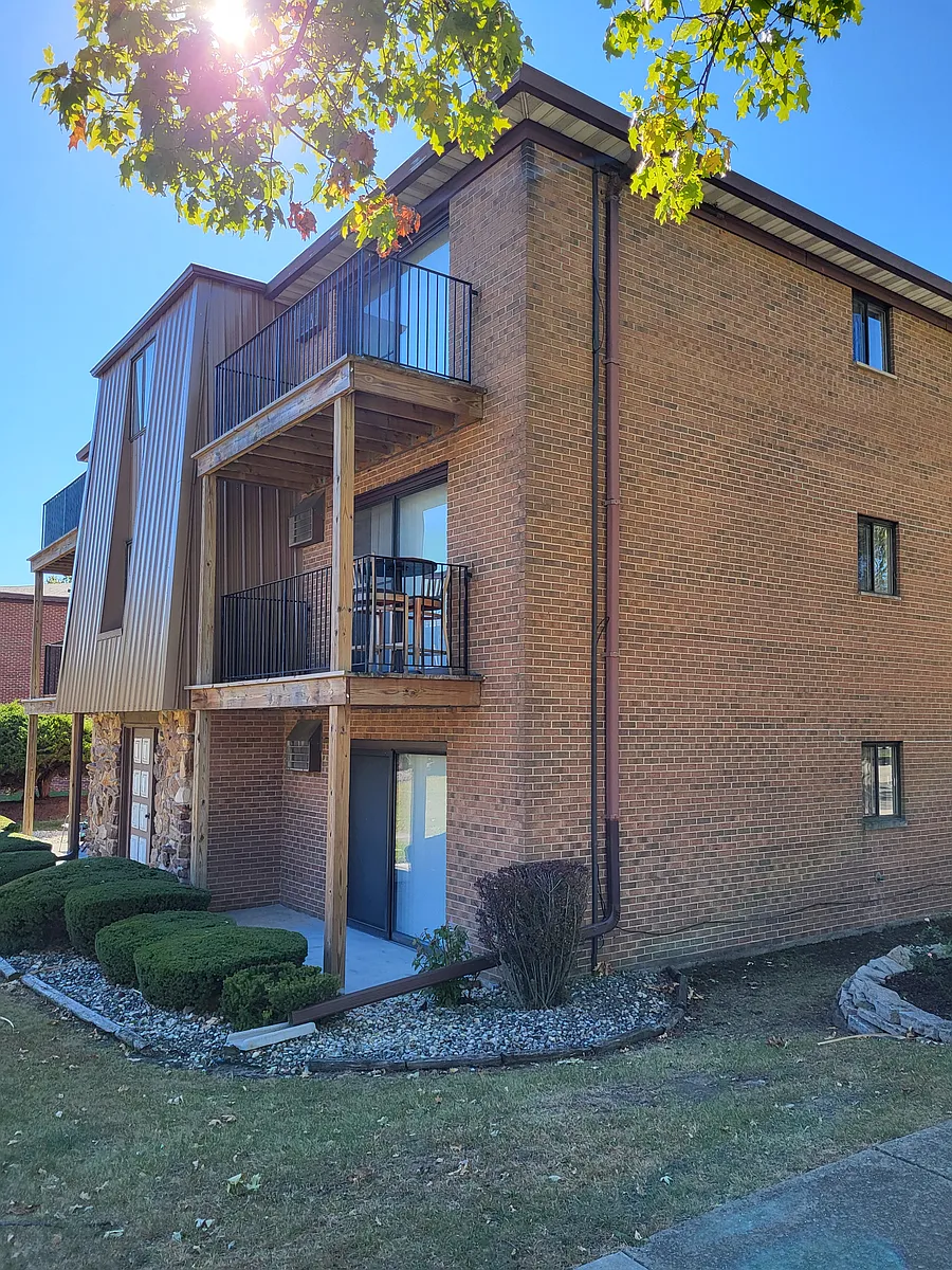 Building Photo - 701 W 65th St #6