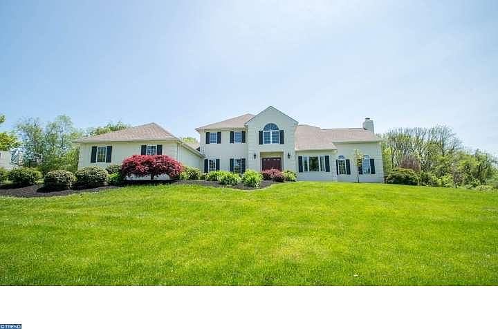 1st image of 302 Oriole Dr