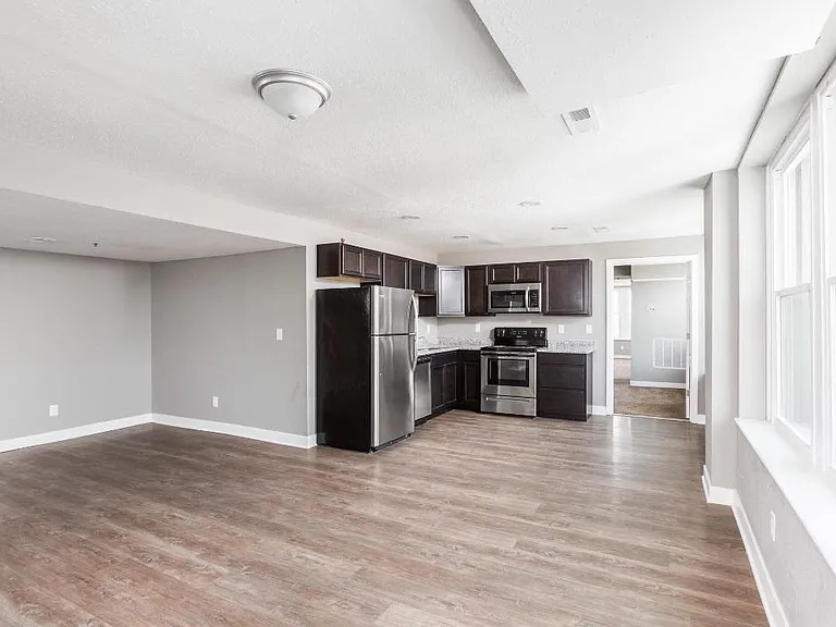 Anderson Tower Apartments — Photo 7