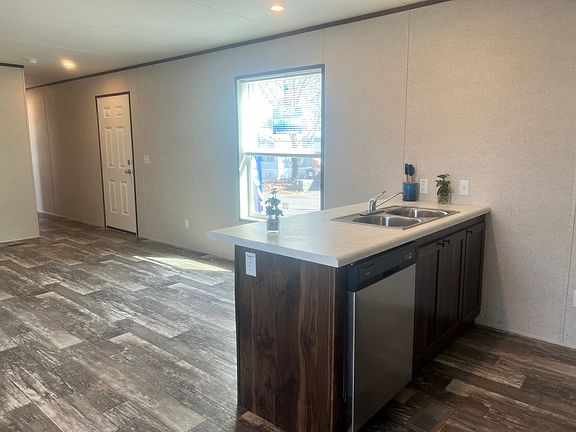 4th image of 26 Aspen Dr