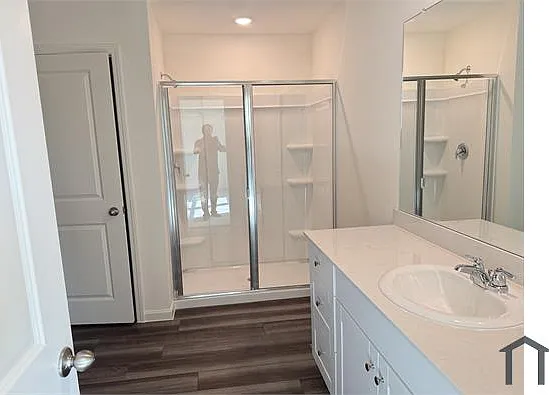 5 bed, 2609 sqft, $3,300 — Photo 3