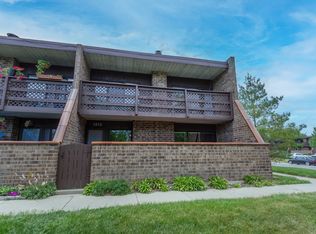 1010 Kenneth Cir, Elgin, IL 60120