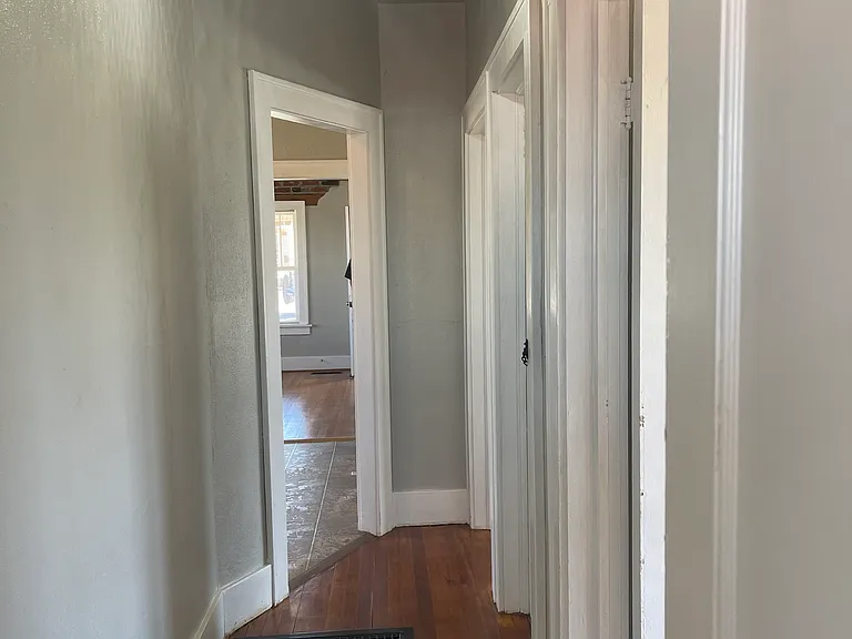 1218 Division St — Photo 11