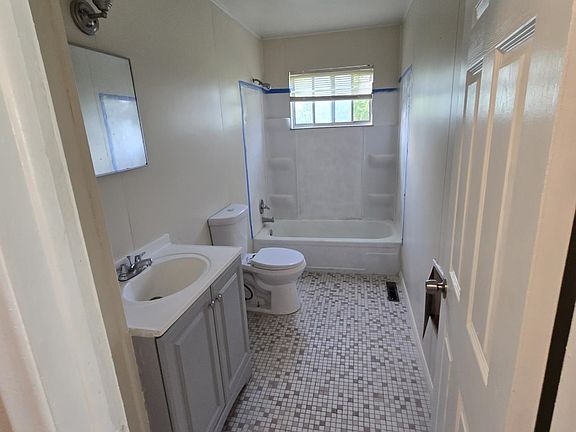 5th image of 3022 Seneca St