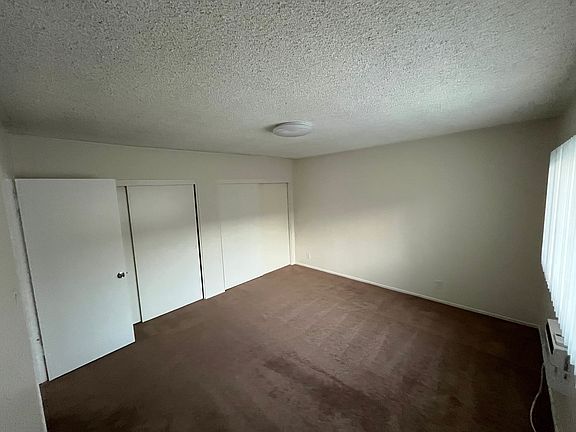 3rd image of 627 E Tujunga Ave #P