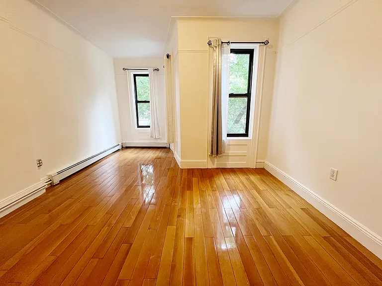 1704 Gates Ave #2R — Photo 5