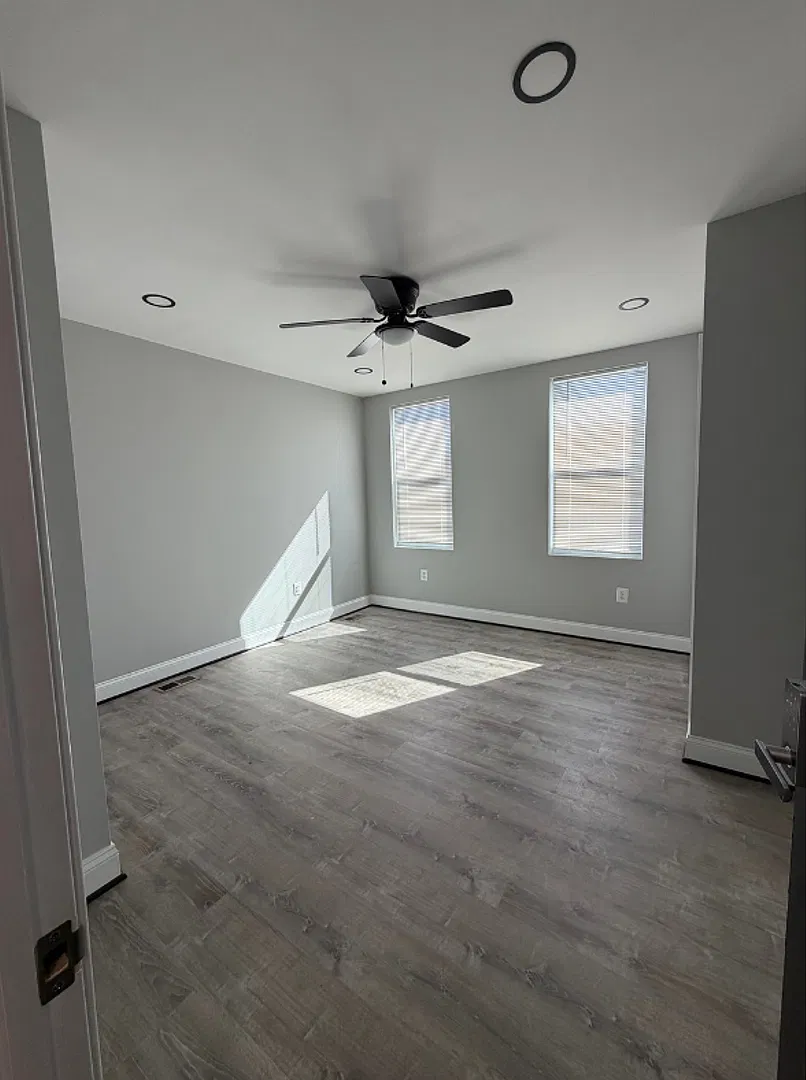 1640 East 32nd Street — Photo 2