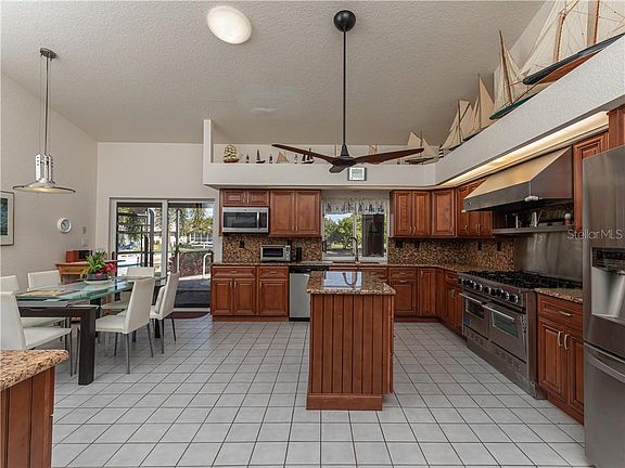 5th image of 3631 Darin Dr