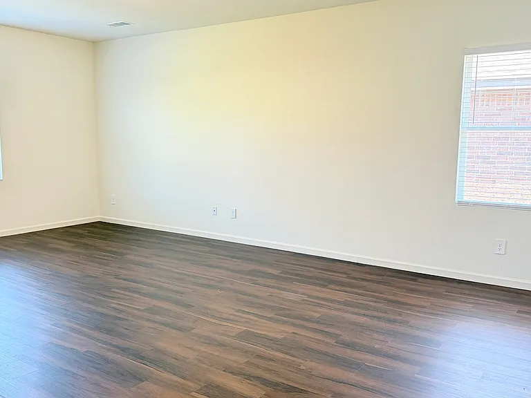 717 Yorkshire Dr — Photo 14