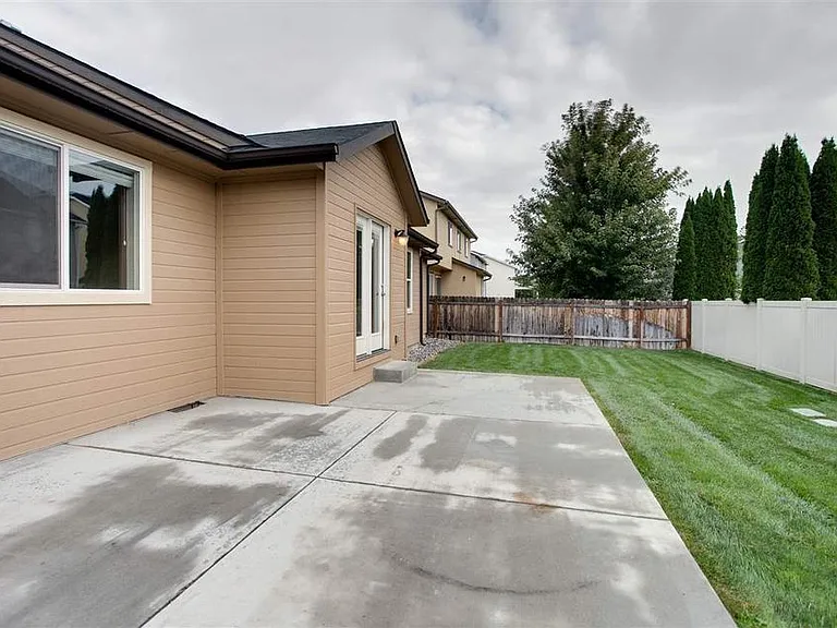 3694 S Veneto Ave — Photo 19