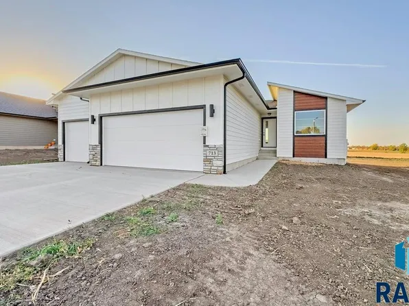 713 Sarah C St, Garretson, SD 57030