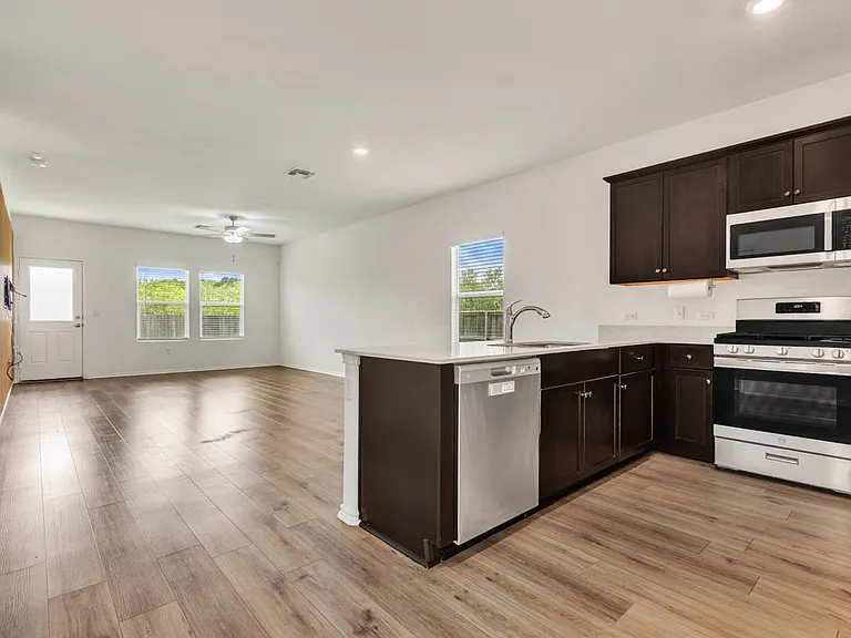 15401 Poppy Petal Dr — Photo 3