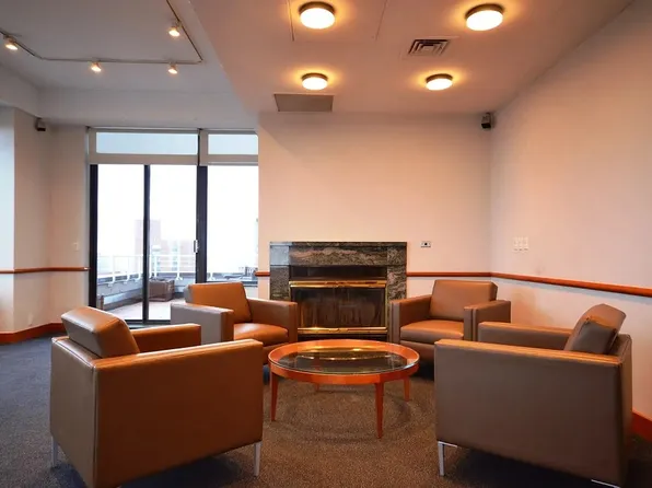 300 East 93rd Street image 1 of 7