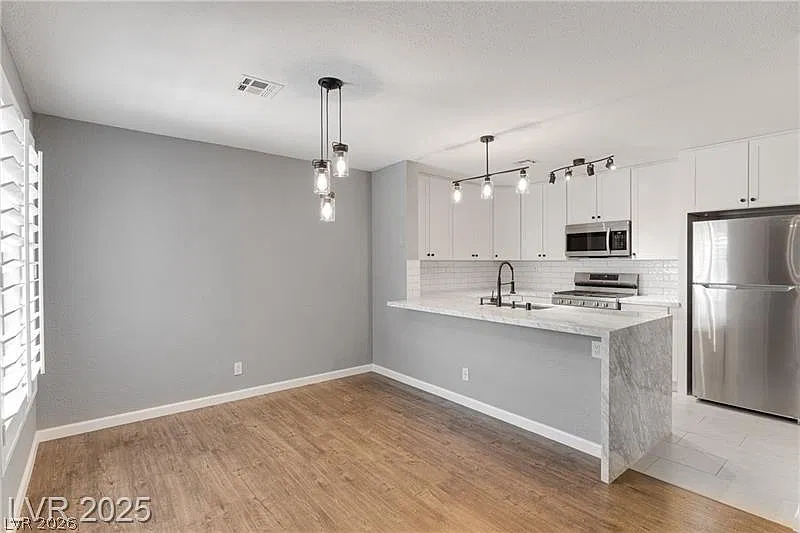 3 bed, 2.0 bath, 1234 sqft, $1,750 — Photo 4