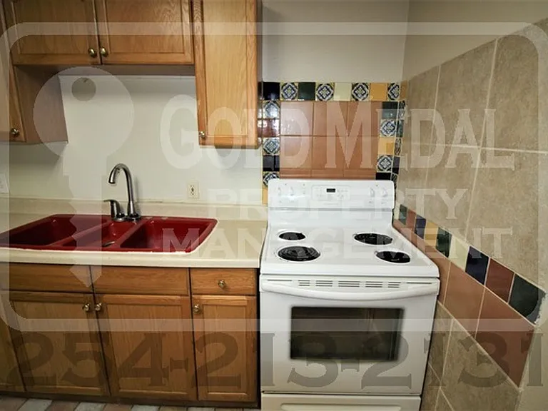 1208 E Avenue H — Photo 7