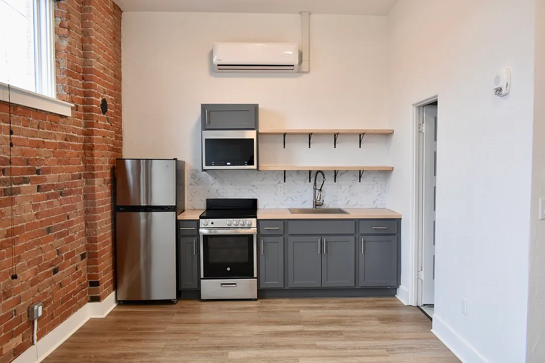 Building Photo - 108 E Lewis St #6
