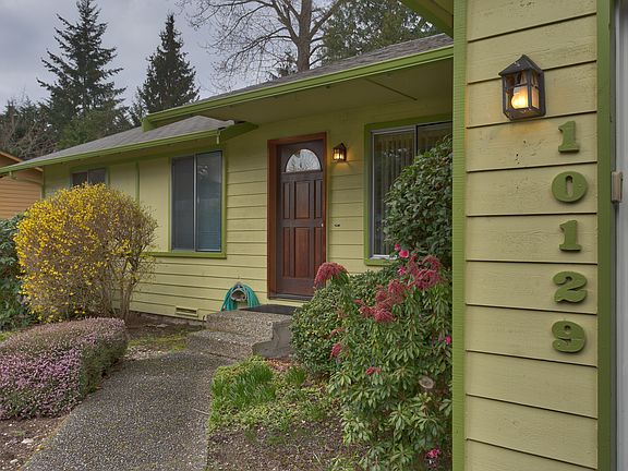 2nd image of 10129 161st Pl NE