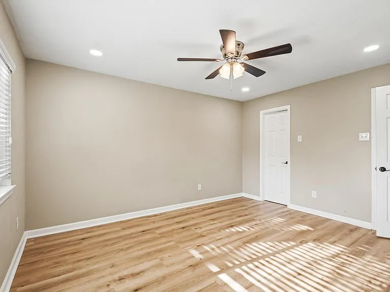 5201 Marks Cir — Photo 12
