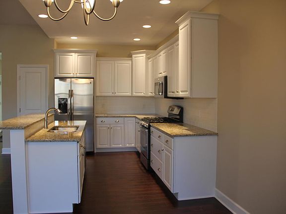 5th image of 2983 Woodridge Cir NE