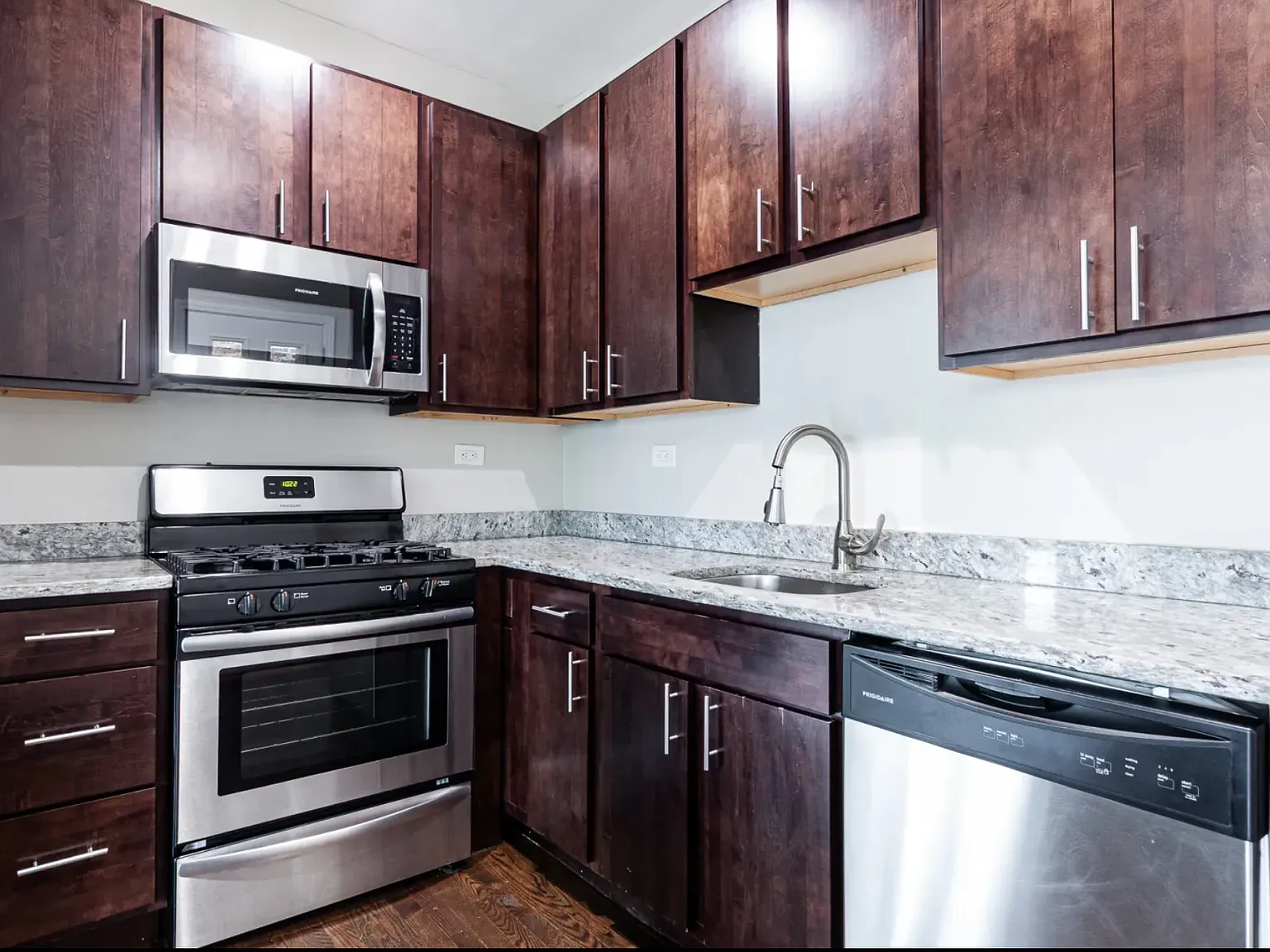 2 bed, 1300 sqft, $2,995 — Photo 3