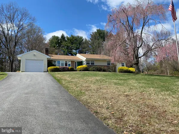 45 Scarlet Ln, Sinking Spring, PA 19608