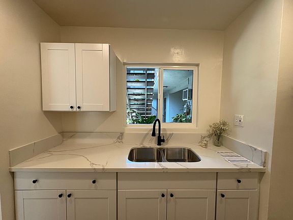 3rd image of 725 S New Hampshire Ave APT 6