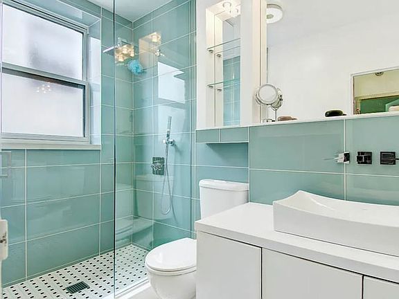 4th image of 241 Eldridge St APT 6R