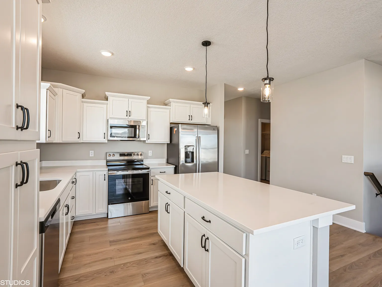 3 bed, 1339 sqft, $2,295 — Photo 4