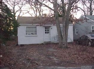 50 Beech St, Lake Grove, NY 11755