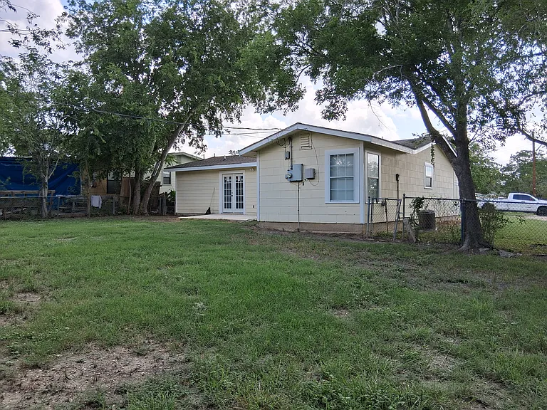415 Andricks Dr — Photo 12