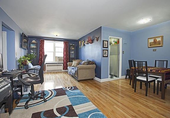 2nd image of 140-21 Burden Cres APT 306