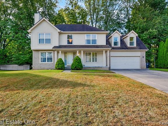 3rd image of 30947 Kenwood Ct