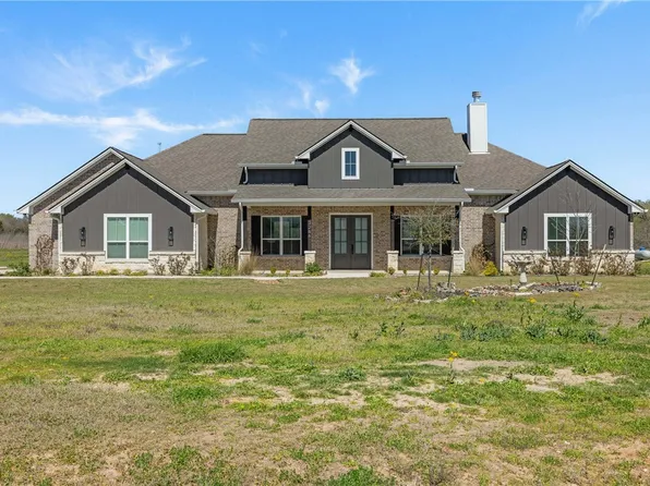 3266 Hunters Crossing Trl, Bryan, TX 77808