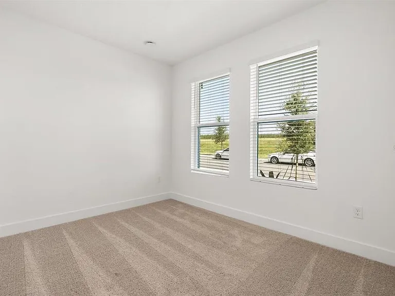 15489 Hamlin Park Dr — Photo 17