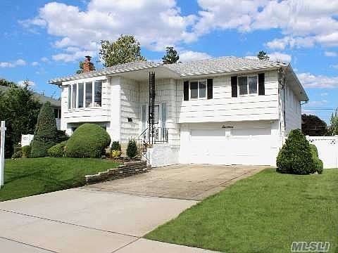 1st image of 17 Ensign Dr