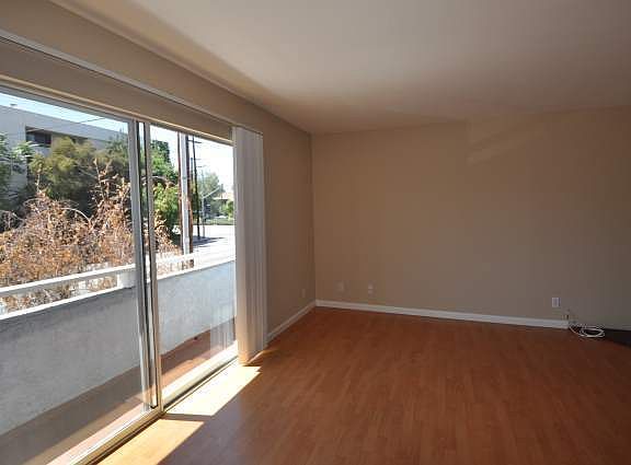 3rd image of 5340 Whitsett Ave APT 1