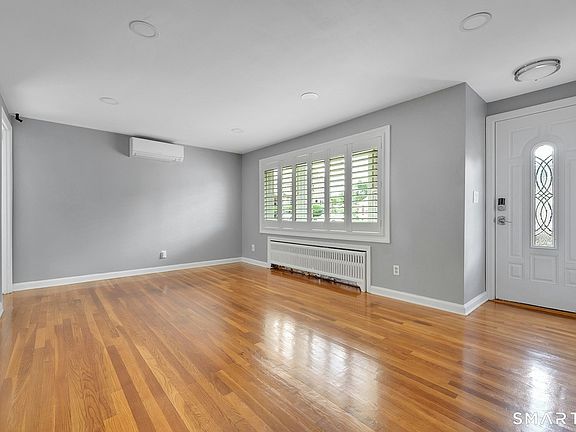 3rd image of 110 Herald Avenue