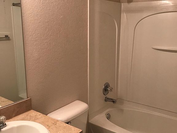 4th image of 404 Dayflower Ln