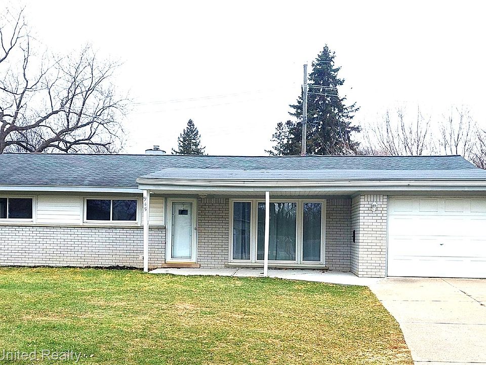 1st image of 945 N Commerce Rd